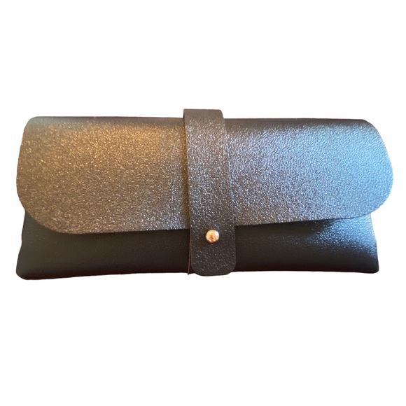 Square Edge Black and Gold Sunglasses - Picture 5 of 5